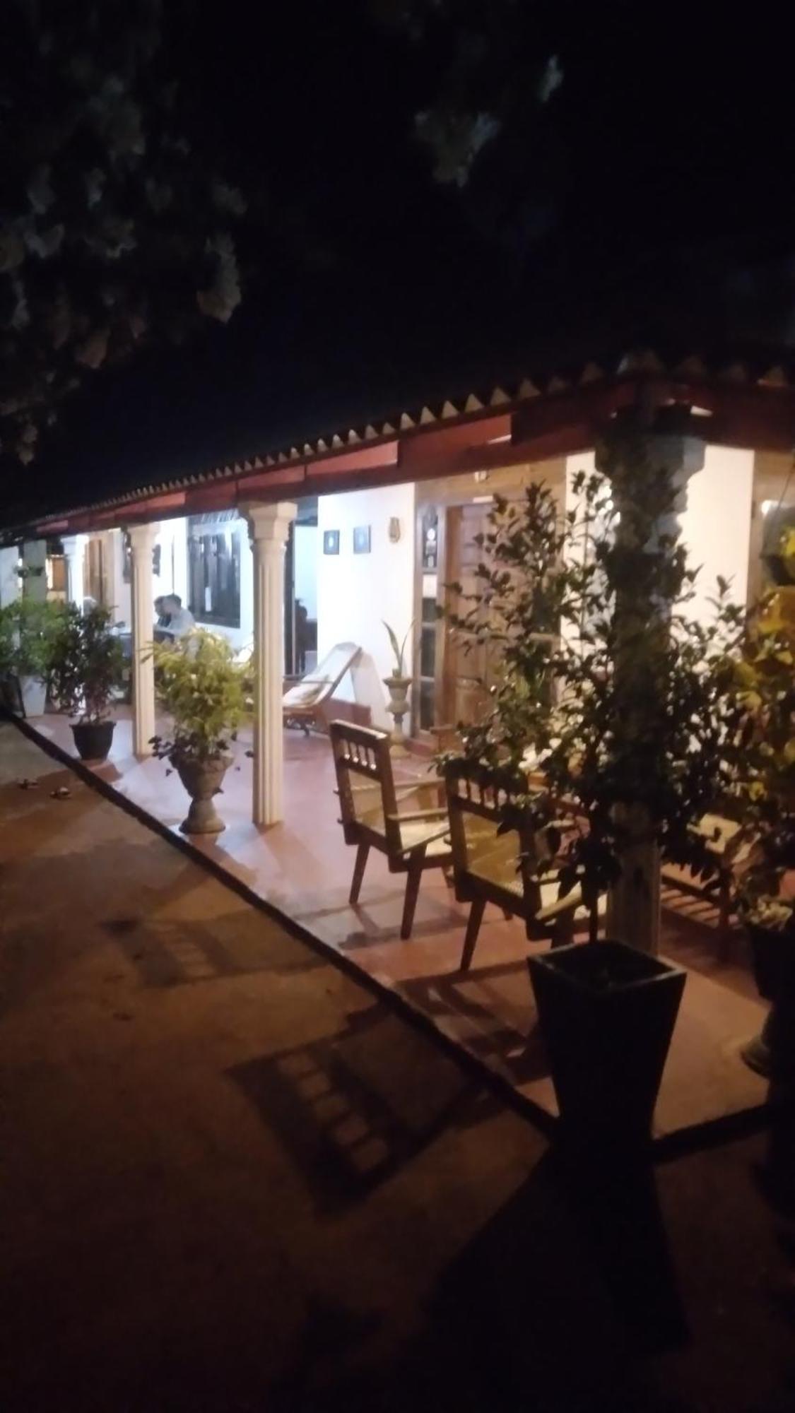 Lake House Homestay Anuradhapura Exterior photo