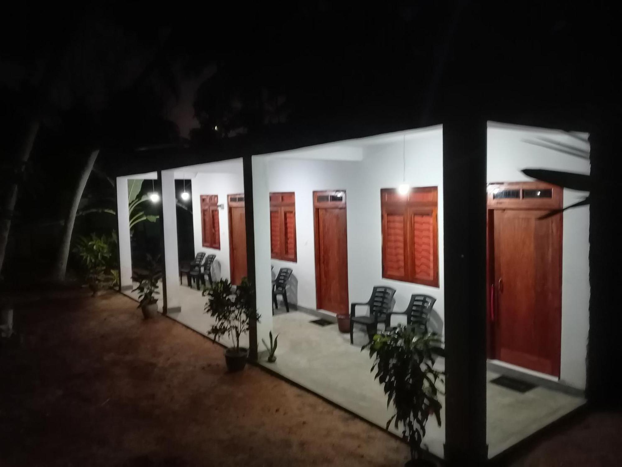 Lake House Homestay Anuradhapura Exterior photo