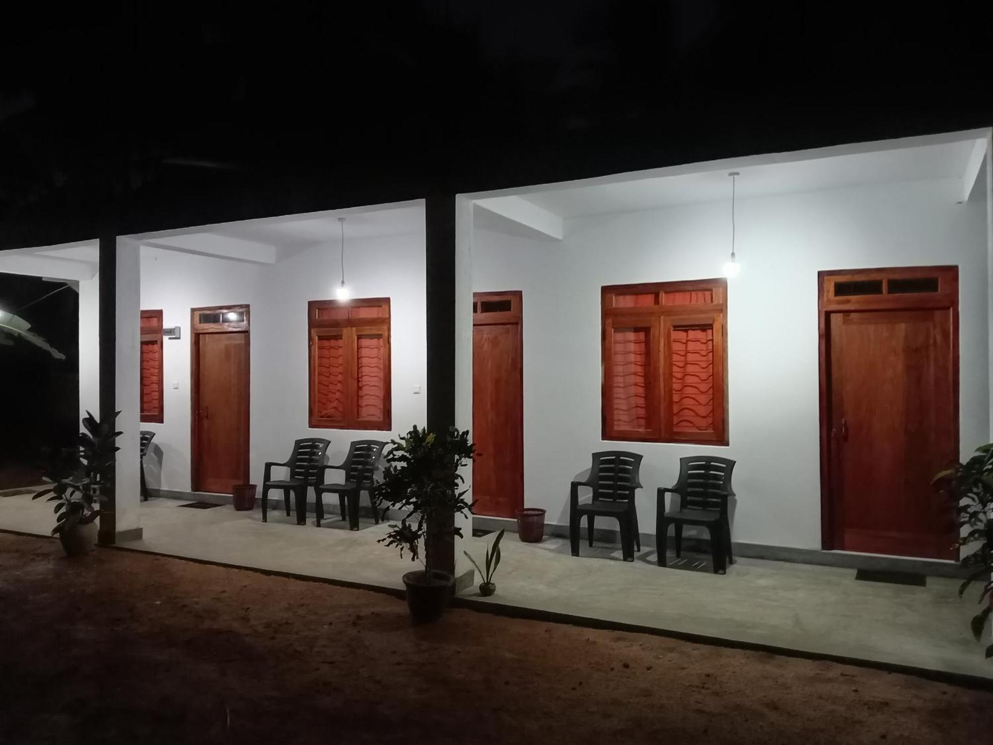 Lake House Homestay Anuradhapura Exterior photo