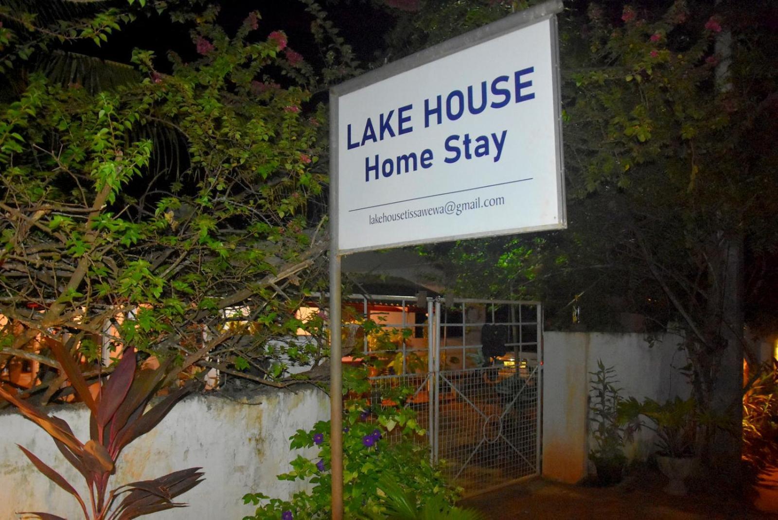 Lake House Homestay Anuradhapura Exterior photo