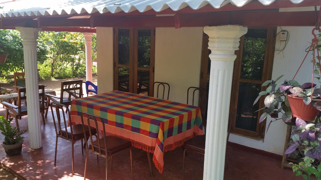Lake House Homestay Anuradhapura Exterior photo