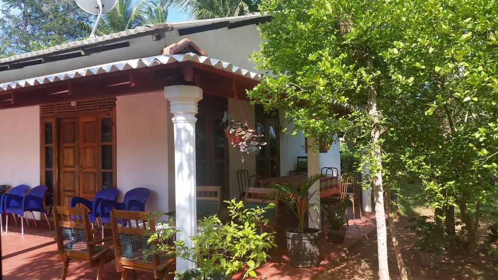 Lake House Homestay Anuradhapura Exterior photo