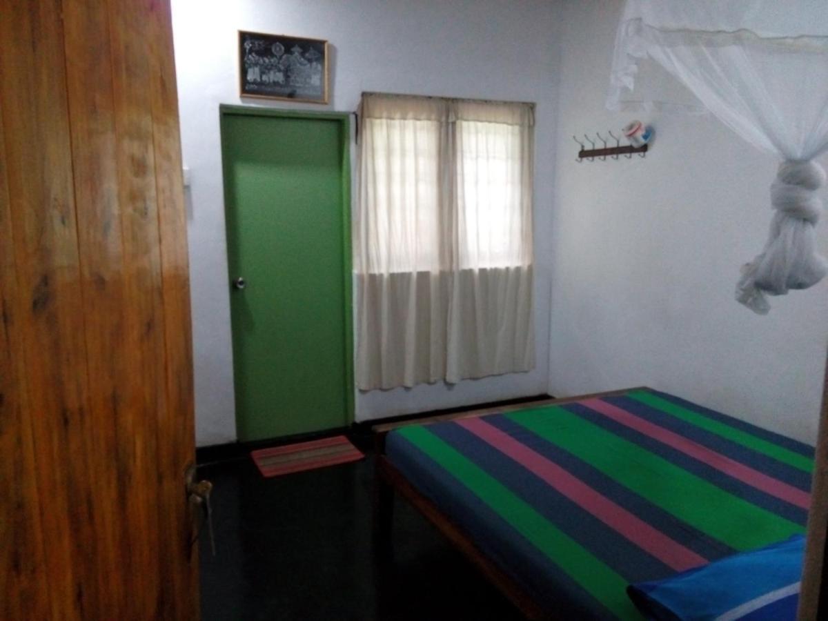 Lake House Homestay Anuradhapura Exterior photo