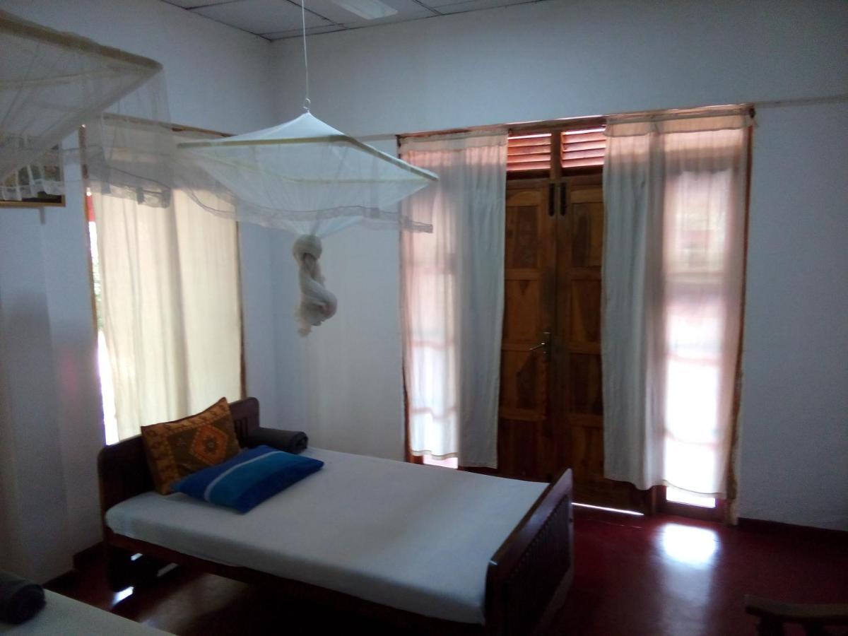 Lake House Homestay Anuradhapura Exterior photo